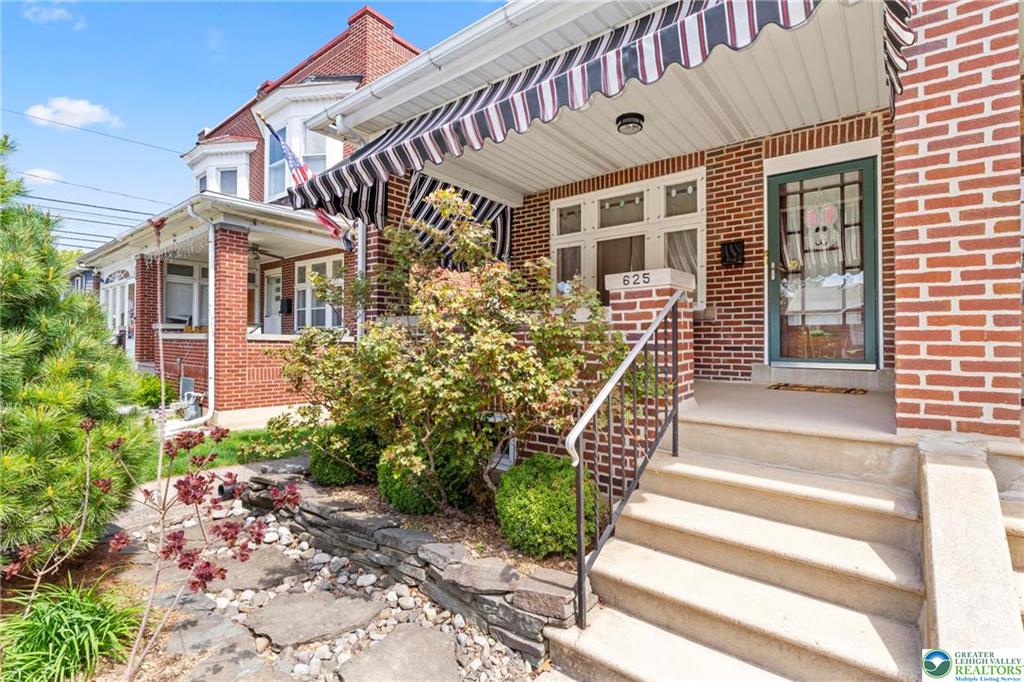 Allentown City, Pennsylvania 18104, United States, 4 Bedrooms Bedrooms, ,2 BathroomsBathrooms,Residential,Pending,116245