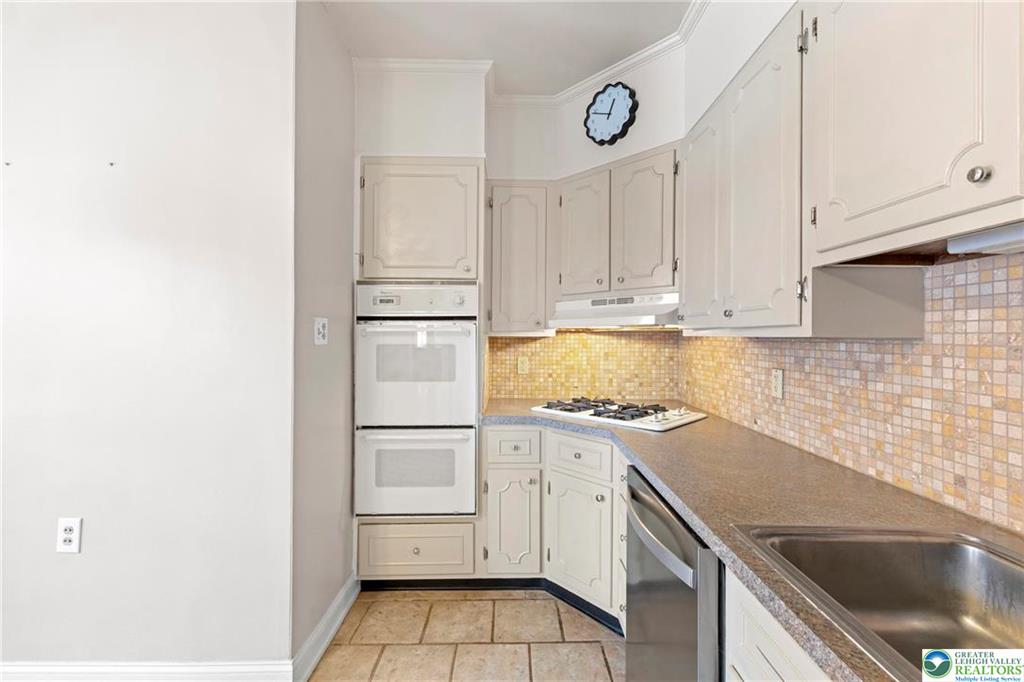 Allentown City, Pennsylvania 18104, United States, 4 Bedrooms Bedrooms, ,2 BathroomsBathrooms,Residential,Pending,116245