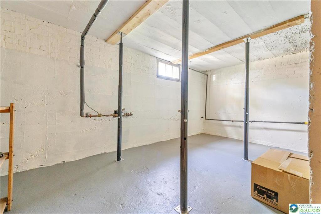 Allentown City, Pennsylvania 18104, United States, 4 Bedrooms Bedrooms, ,2 BathroomsBathrooms,Residential,Pending,116245