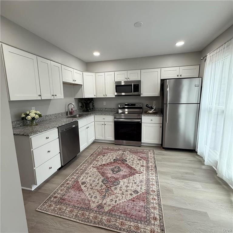 Allentown City, Pennsylvania 18104, United States, 3 Bedrooms Bedrooms, ,4 BathroomsBathrooms,Residential,Pending,89730