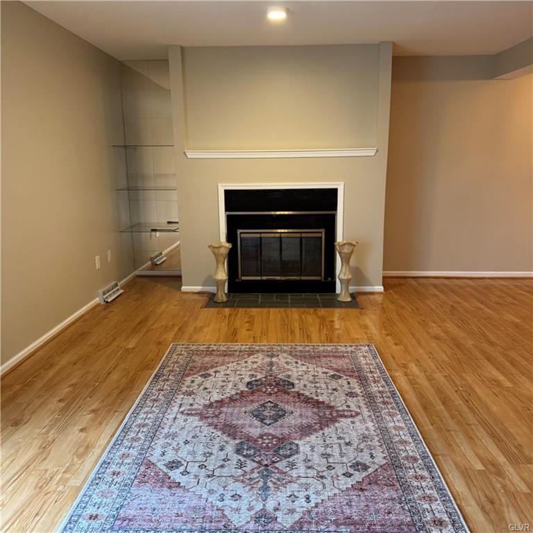 Allentown City, Pennsylvania 18104, United States, 3 Bedrooms Bedrooms, ,4 BathroomsBathrooms,Residential,Pending,89730