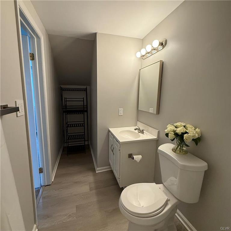 Allentown City, Pennsylvania 18104, United States, 3 Bedrooms Bedrooms, ,4 BathroomsBathrooms,Residential,Pending,89730