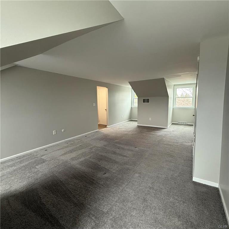 Allentown City, Pennsylvania 18104, United States, 3 Bedrooms Bedrooms, ,4 BathroomsBathrooms,Residential,Pending,89730