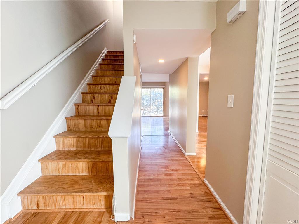 Allentown City, Pennsylvania 18104, United States, 3 Bedrooms Bedrooms, ,4 BathroomsBathrooms,Residential,Pending,89730