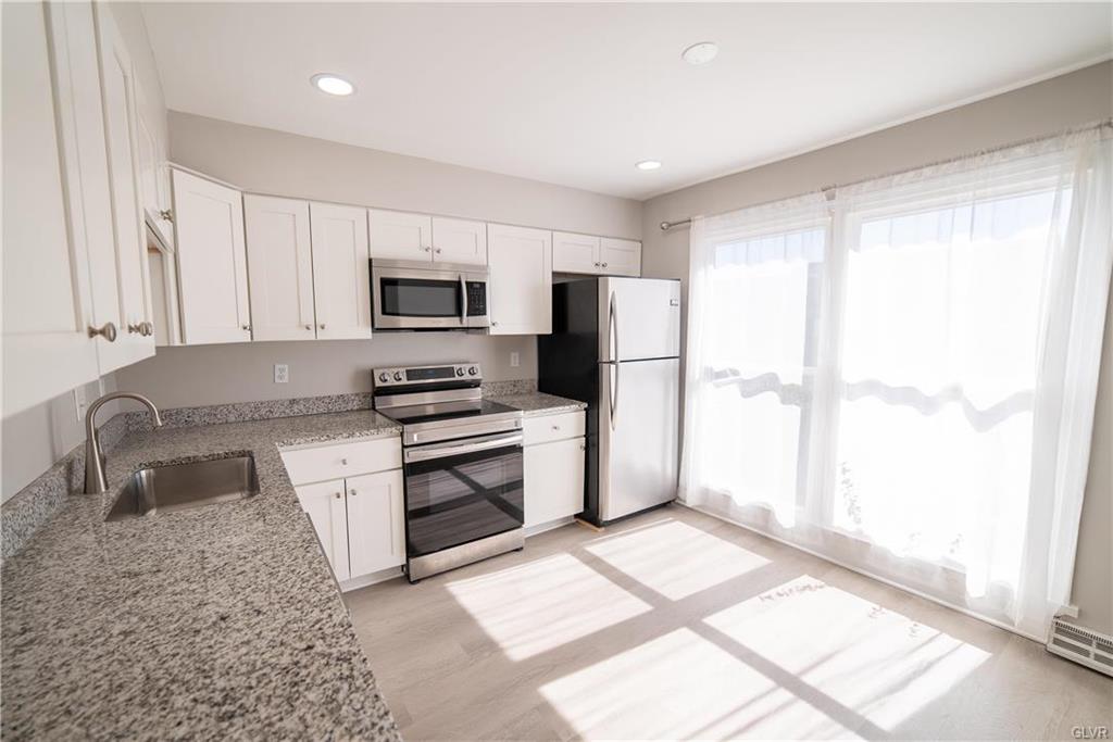 Allentown City, Pennsylvania 18104, United States, 3 Bedrooms Bedrooms, ,4 BathroomsBathrooms,Residential,Pending,89730