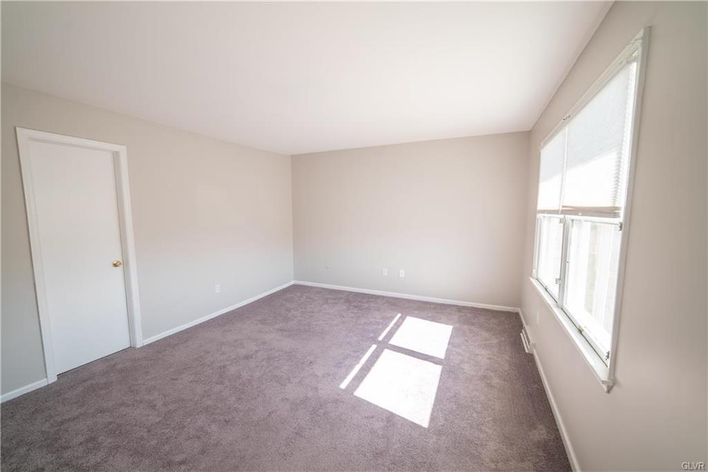 Allentown City, Pennsylvania 18104, United States, 3 Bedrooms Bedrooms, ,4 BathroomsBathrooms,Residential,Pending,89730