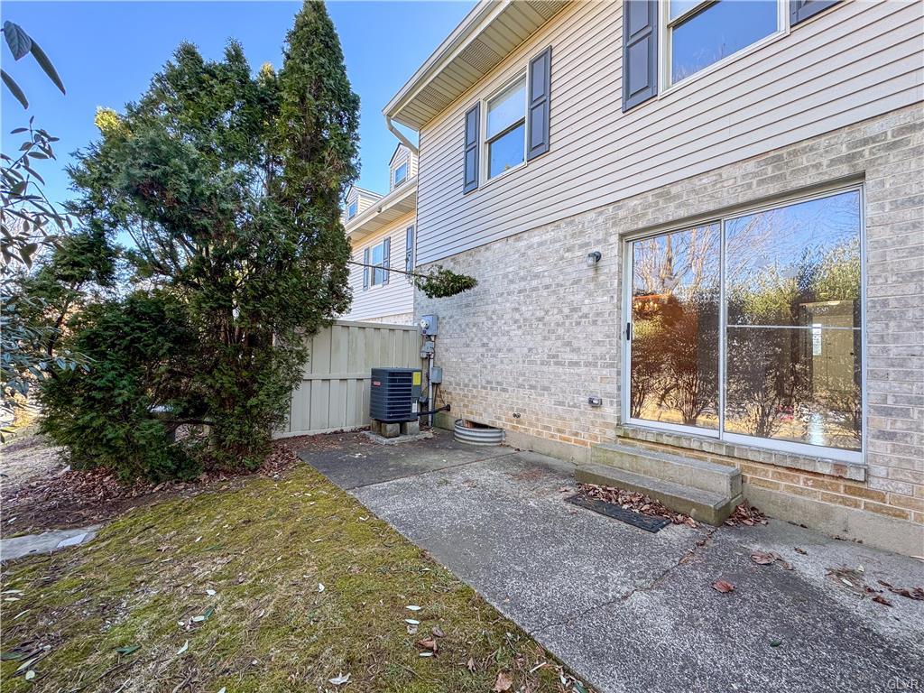 Allentown City, Pennsylvania 18104, United States, 3 Bedrooms Bedrooms, ,4 BathroomsBathrooms,Residential,Pending,89730