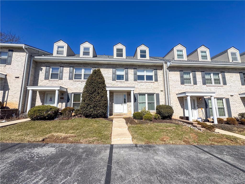 Allentown City, Pennsylvania 18104, United States, 3 Bedrooms Bedrooms, ,4 BathroomsBathrooms,Residential,Pending,89730