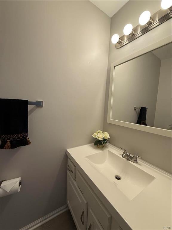 Allentown City, Pennsylvania 18104, United States, 3 Bedrooms Bedrooms, ,4 BathroomsBathrooms,Residential,Pending,89730