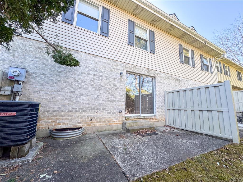 Allentown City, Pennsylvania 18104, United States, 3 Bedrooms Bedrooms, ,4 BathroomsBathrooms,Residential,Pending,89730