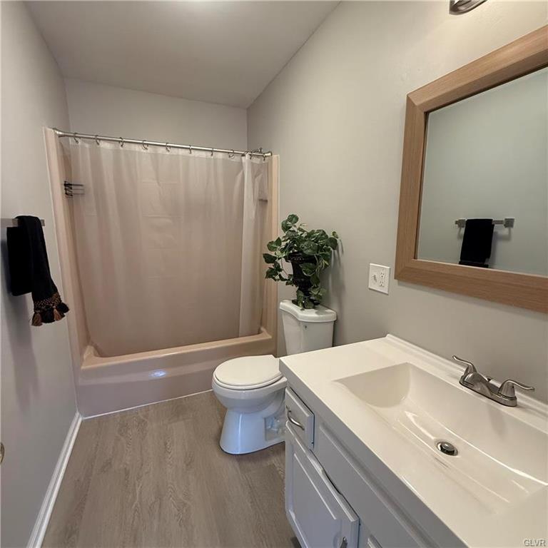 Allentown City, Pennsylvania 18104, United States, 3 Bedrooms Bedrooms, ,4 BathroomsBathrooms,Residential,Pending,89730