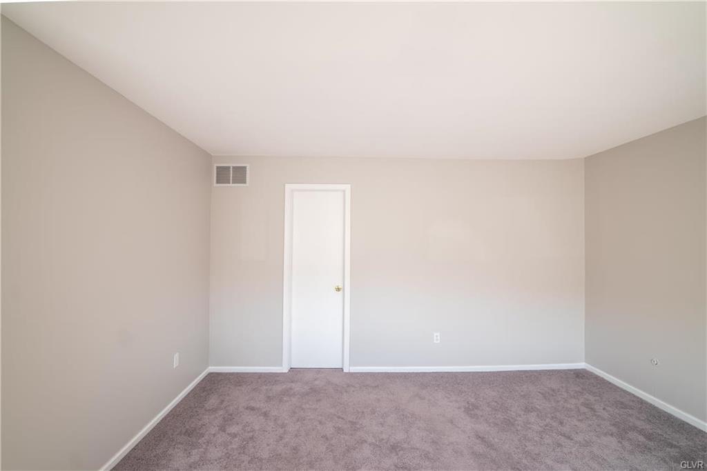 Allentown City, Pennsylvania 18104, United States, 3 Bedrooms Bedrooms, ,4 BathroomsBathrooms,Residential,Pending,89730