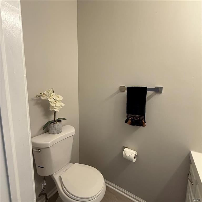 Allentown City, Pennsylvania 18104, United States, 3 Bedrooms Bedrooms, ,4 BathroomsBathrooms,Residential,Pending,89730