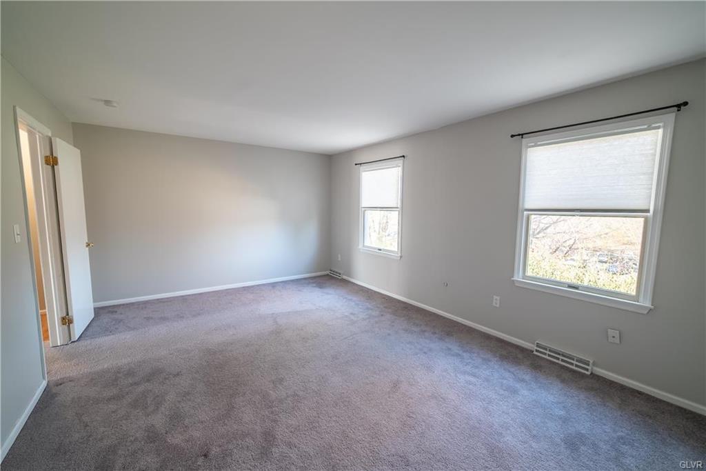 Allentown City, Pennsylvania 18104, United States, 3 Bedrooms Bedrooms, ,4 BathroomsBathrooms,Residential,Pending,89730