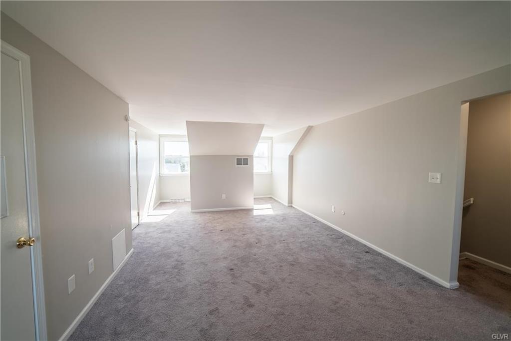 Allentown City, Pennsylvania 18104, United States, 3 Bedrooms Bedrooms, ,4 BathroomsBathrooms,Residential,Pending,89730