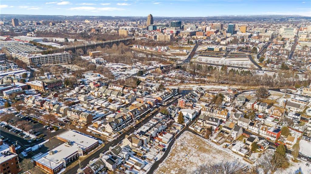 Allentown City, Pennsylvania 18103, United States, 4 Bedrooms Bedrooms, ,1 BathroomBathrooms,Residential,Pending,15884