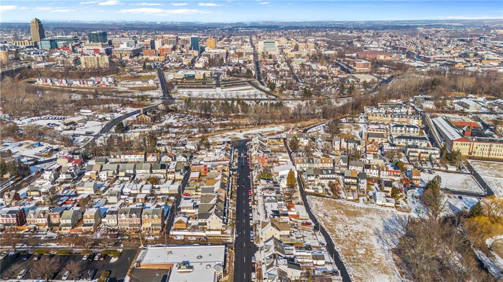 Allentown City, Pennsylvania 18103, United States, 4 Bedrooms Bedrooms, ,1 BathroomBathrooms,Residential,Pending,15884