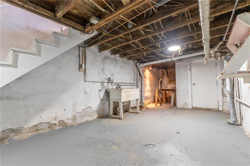 Allentown City, Pennsylvania 18103, United States, 4 Bedrooms Bedrooms, ,1 BathroomBathrooms,Residential,Pending,15884