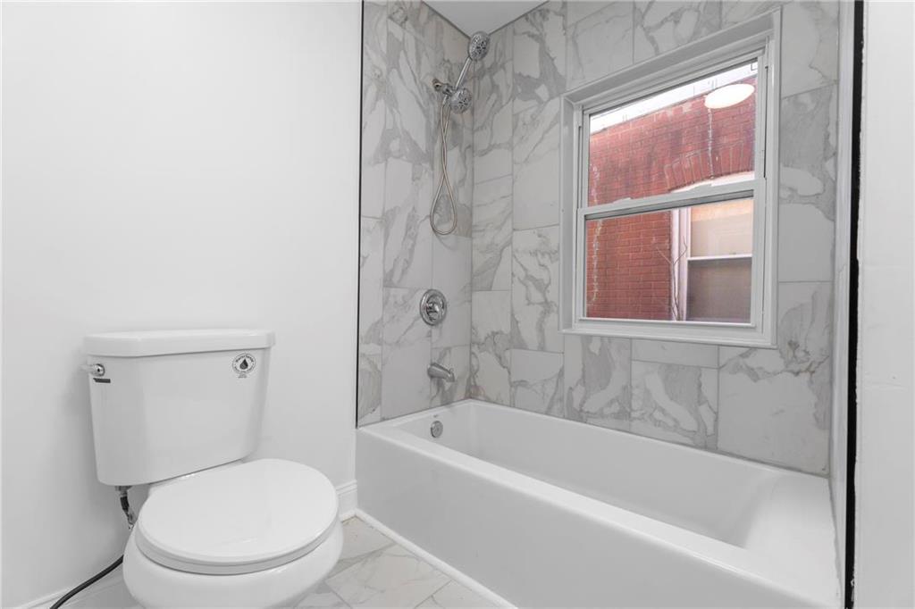 Allentown City, Pennsylvania 18103, United States, 4 Bedrooms Bedrooms, ,1 BathroomBathrooms,Residential,Pending,15884