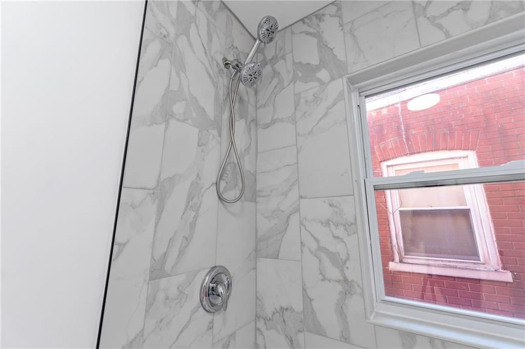 Allentown City, Pennsylvania 18103, United States, 4 Bedrooms Bedrooms, ,1 BathroomBathrooms,Residential,Pending,15884