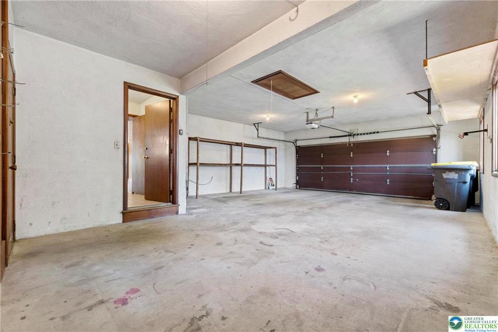 Allentown City, Pennsylvania 18104, United States, 4 Bedrooms Bedrooms, ,3 BathroomsBathrooms,Residential,Pending,121234