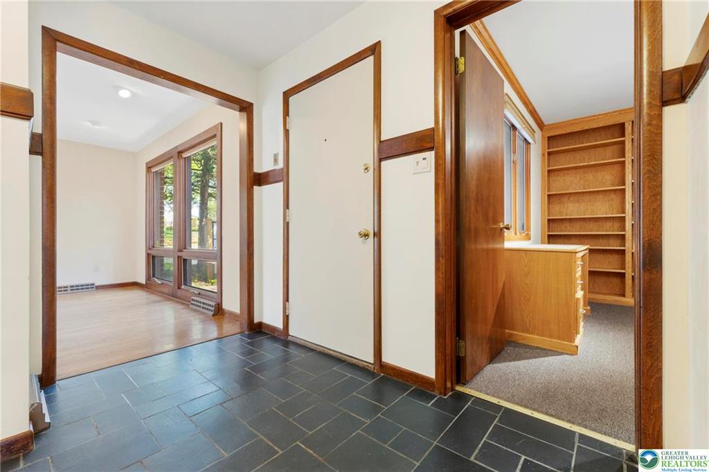 Allentown City, Pennsylvania 18104, United States, 4 Bedrooms Bedrooms, ,3 BathroomsBathrooms,Residential,Pending,121234