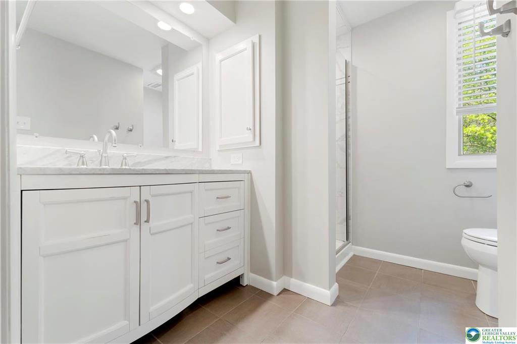 Allentown City, Pennsylvania 18104, United States, 4 Bedrooms Bedrooms, ,3 BathroomsBathrooms,Residential,Pending,121234