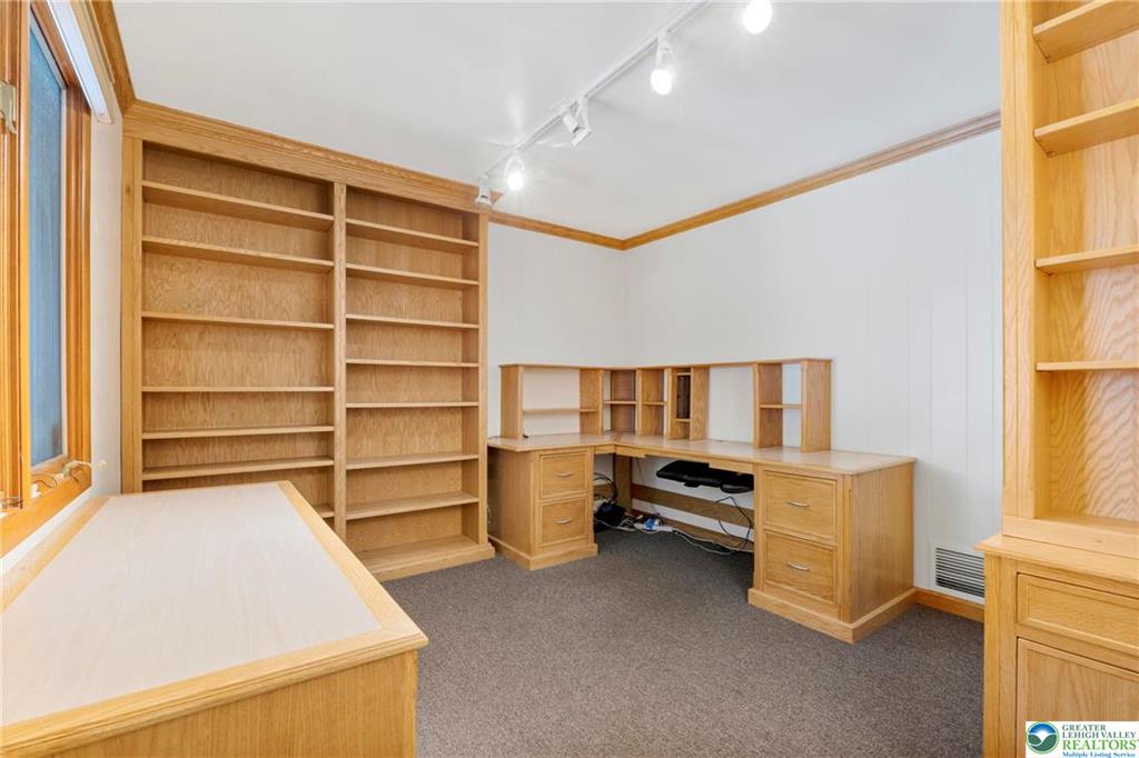 Allentown City, Pennsylvania 18104, United States, 4 Bedrooms Bedrooms, ,3 BathroomsBathrooms,Residential,Pending,121234