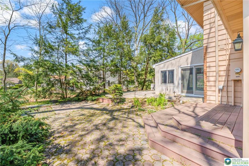 Allentown City, Pennsylvania 18104, United States, 4 Bedrooms Bedrooms, ,3 BathroomsBathrooms,Residential,Pending,121234