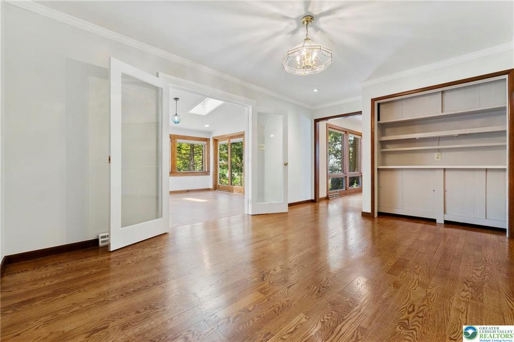 Allentown City, Pennsylvania 18104, United States, 4 Bedrooms Bedrooms, ,3 BathroomsBathrooms,Residential,Pending,121234