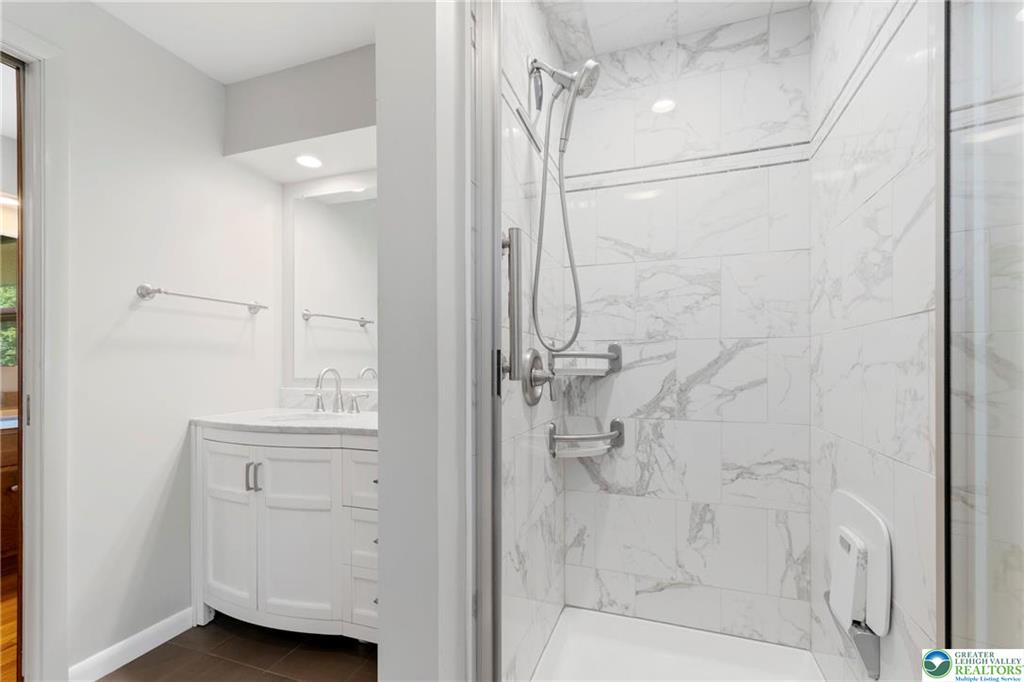 Allentown City, Pennsylvania 18104, United States, 4 Bedrooms Bedrooms, ,3 BathroomsBathrooms,Residential,Pending,121234