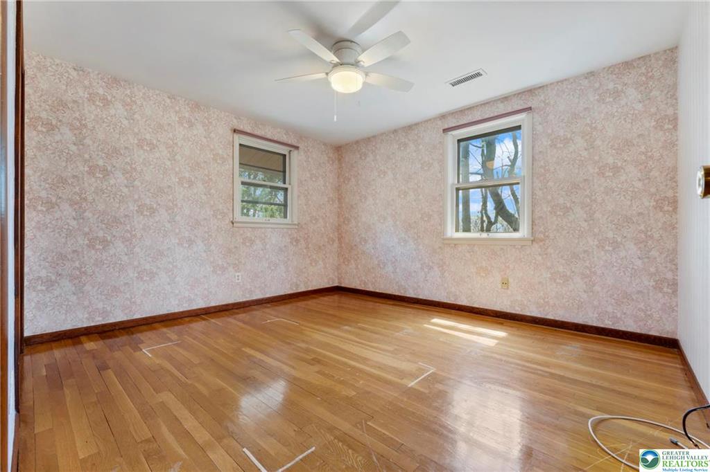 Allentown City, Pennsylvania 18104, United States, 4 Bedrooms Bedrooms, ,3 BathroomsBathrooms,Residential,Pending,121234