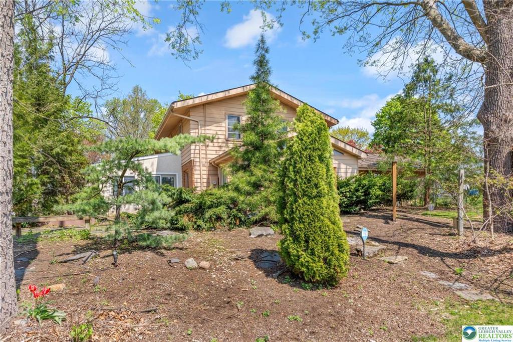 Allentown City, Pennsylvania 18104, United States, 4 Bedrooms Bedrooms, ,3 BathroomsBathrooms,Residential,Pending,121234