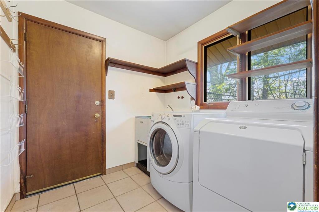 Allentown City, Pennsylvania 18104, United States, 4 Bedrooms Bedrooms, ,3 BathroomsBathrooms,Residential,Pending,121234