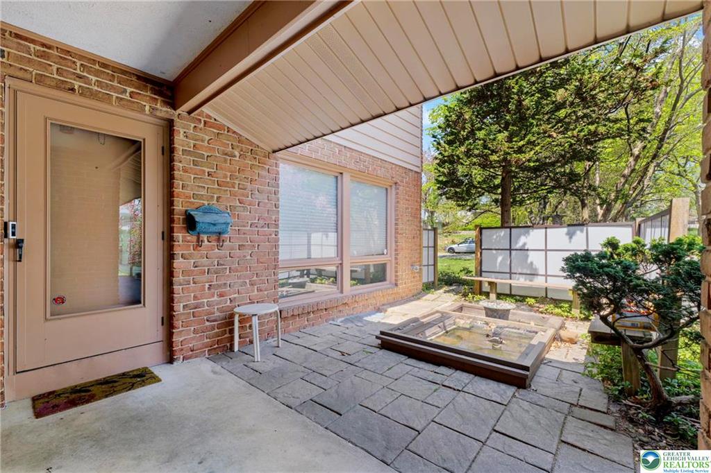 Allentown City, Pennsylvania 18104, United States, 4 Bedrooms Bedrooms, ,3 BathroomsBathrooms,Residential,Pending,121234