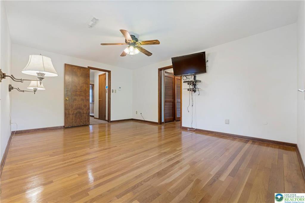 Allentown City, Pennsylvania 18104, United States, 4 Bedrooms Bedrooms, ,3 BathroomsBathrooms,Residential,Pending,121234