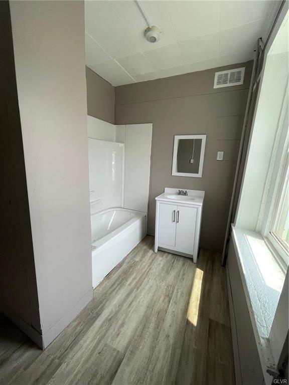 Tamaqua Borough, Pennsylvania 18252, United States, 8 Bedrooms Bedrooms, ,4 BathroomsBathrooms,Residential,Pending,102282