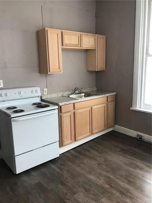 Tamaqua Borough, Pennsylvania 18252, United States, 8 Bedrooms Bedrooms, ,4 BathroomsBathrooms,Residential,Pending,102282