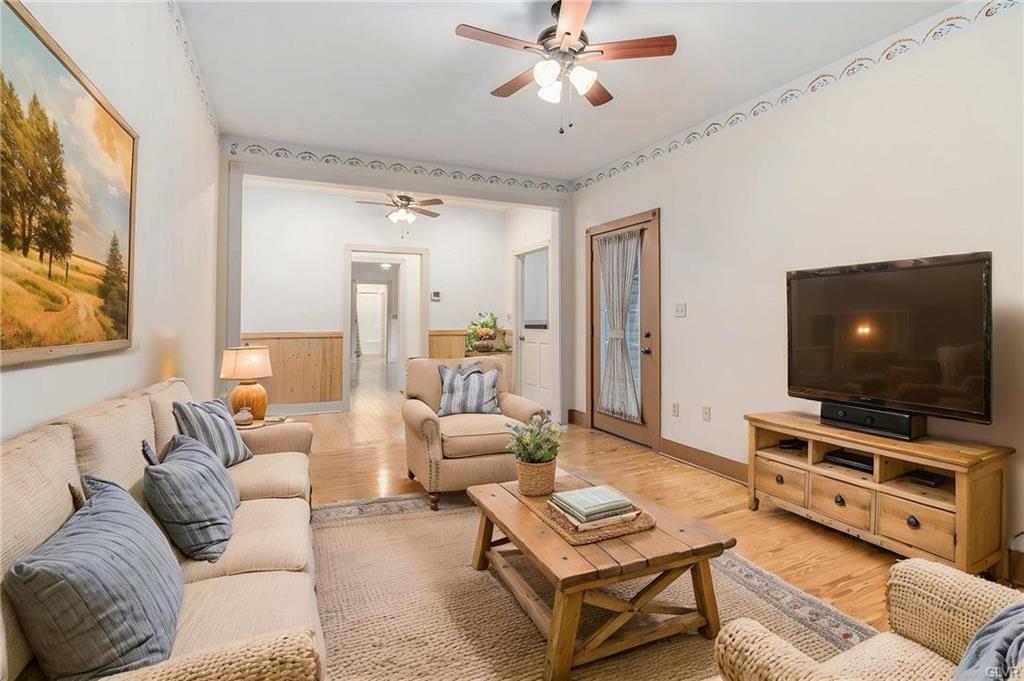 Topton Borough, Pennsylvania 19562, United States, 3 Bedrooms Bedrooms, ,4 BathroomsBathrooms,Residential,Pending,106274