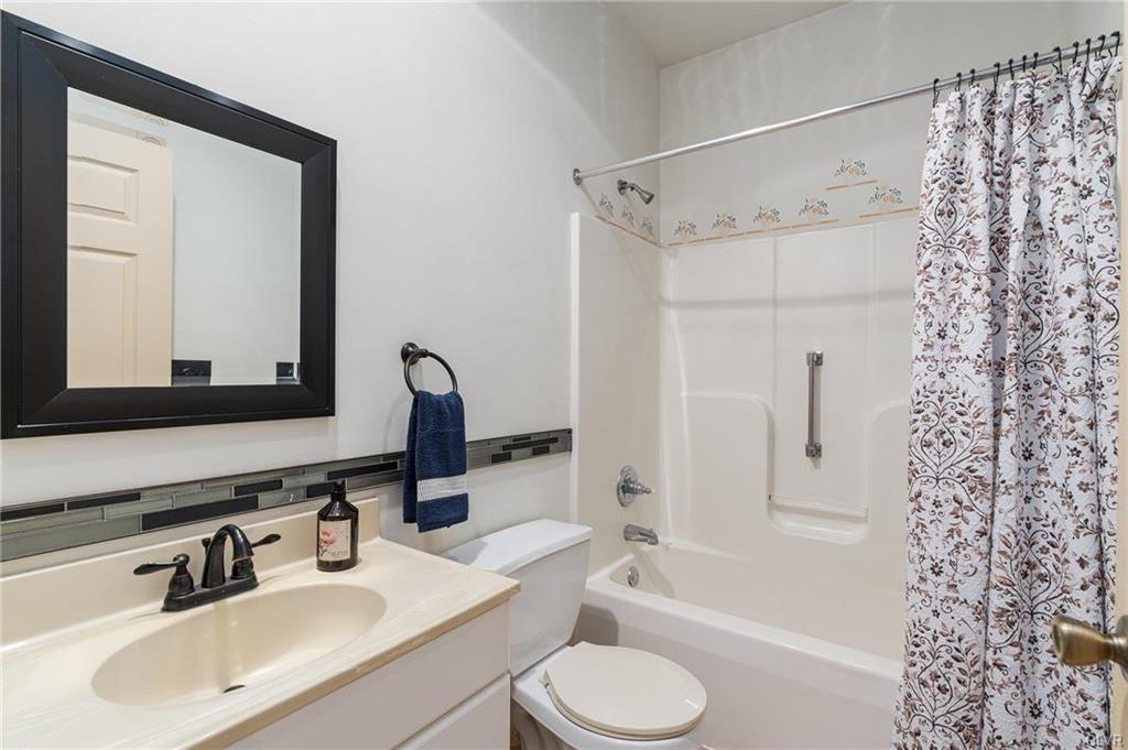 Topton Borough, Pennsylvania 19562, United States, 3 Bedrooms Bedrooms, ,4 BathroomsBathrooms,Residential,Pending,106274