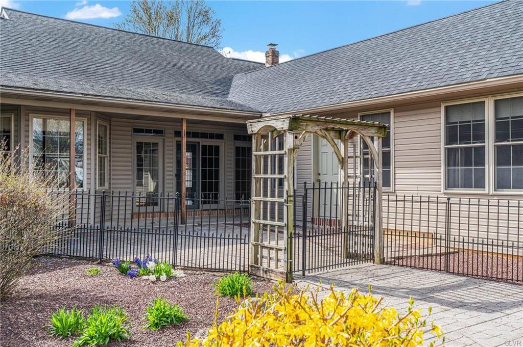 Topton Borough, Pennsylvania 19562, United States, 3 Bedrooms Bedrooms, ,4 BathroomsBathrooms,Residential,Pending,106274