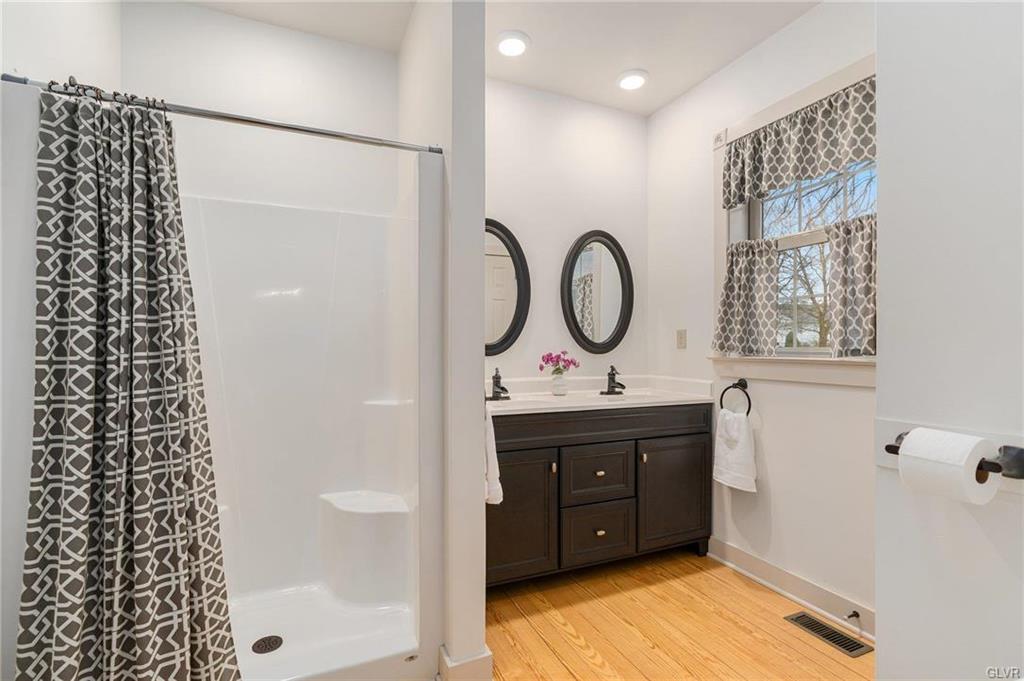 Topton Borough, Pennsylvania 19562, United States, 3 Bedrooms Bedrooms, ,4 BathroomsBathrooms,Residential,Pending,106274