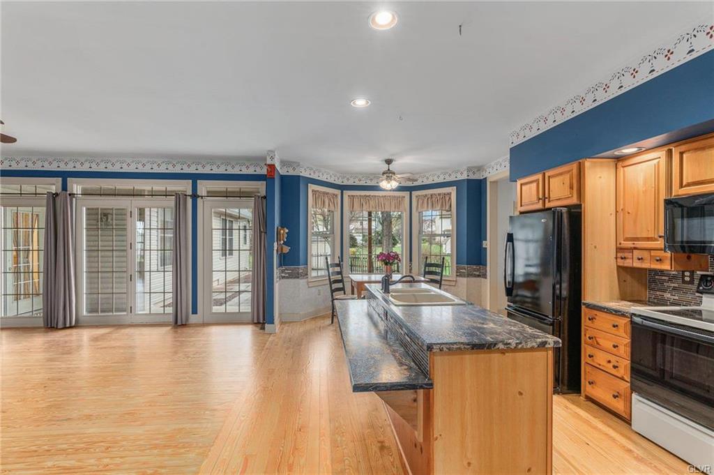 Topton Borough, Pennsylvania 19562, United States, 3 Bedrooms Bedrooms, ,4 BathroomsBathrooms,Residential,Pending,106274