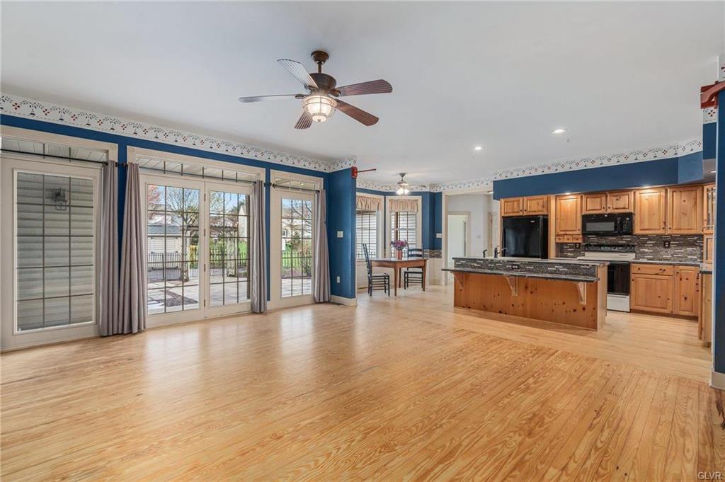 Topton Borough, Pennsylvania 19562, United States, 3 Bedrooms Bedrooms, ,4 BathroomsBathrooms,Residential,Pending,106274