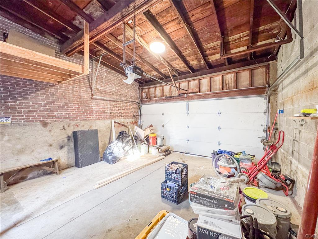 Allentown City, Pennsylvania 18102, United States, 5 Bedrooms Bedrooms, ,2 BathroomsBathrooms,Residential,Pending,86900