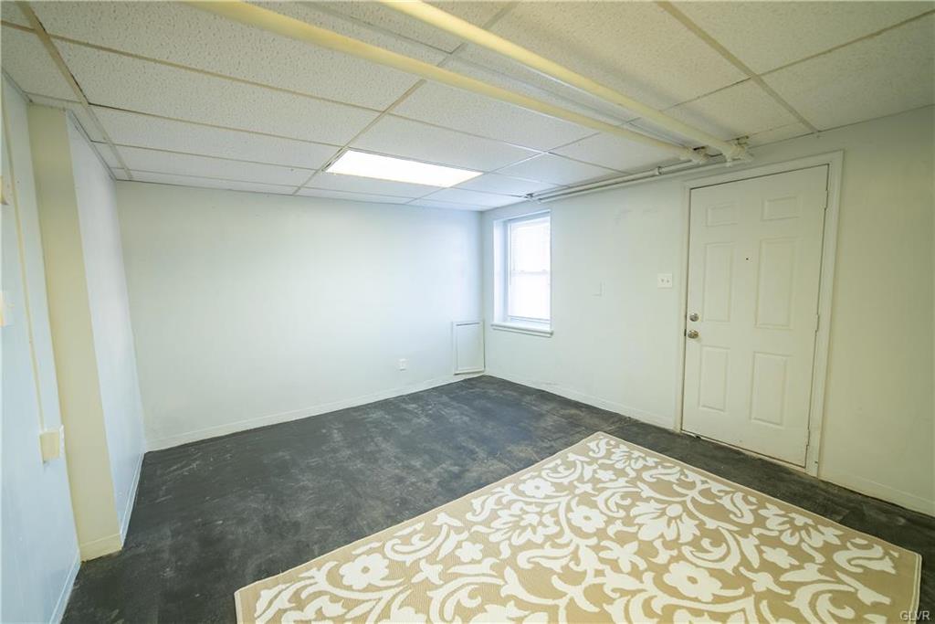 Allentown City, Pennsylvania 18102, United States, 5 Bedrooms Bedrooms, ,2 BathroomsBathrooms,Residential,Pending,86900