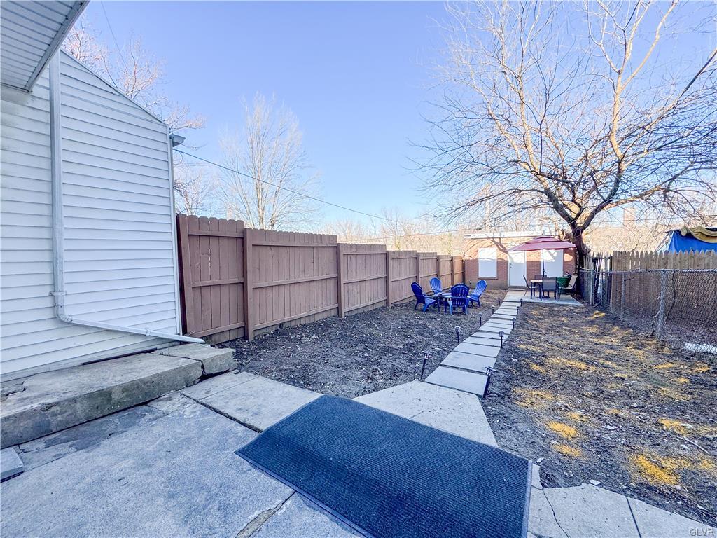 Allentown City, Pennsylvania 18102, United States, 5 Bedrooms Bedrooms, ,2 BathroomsBathrooms,Residential,Pending,86900