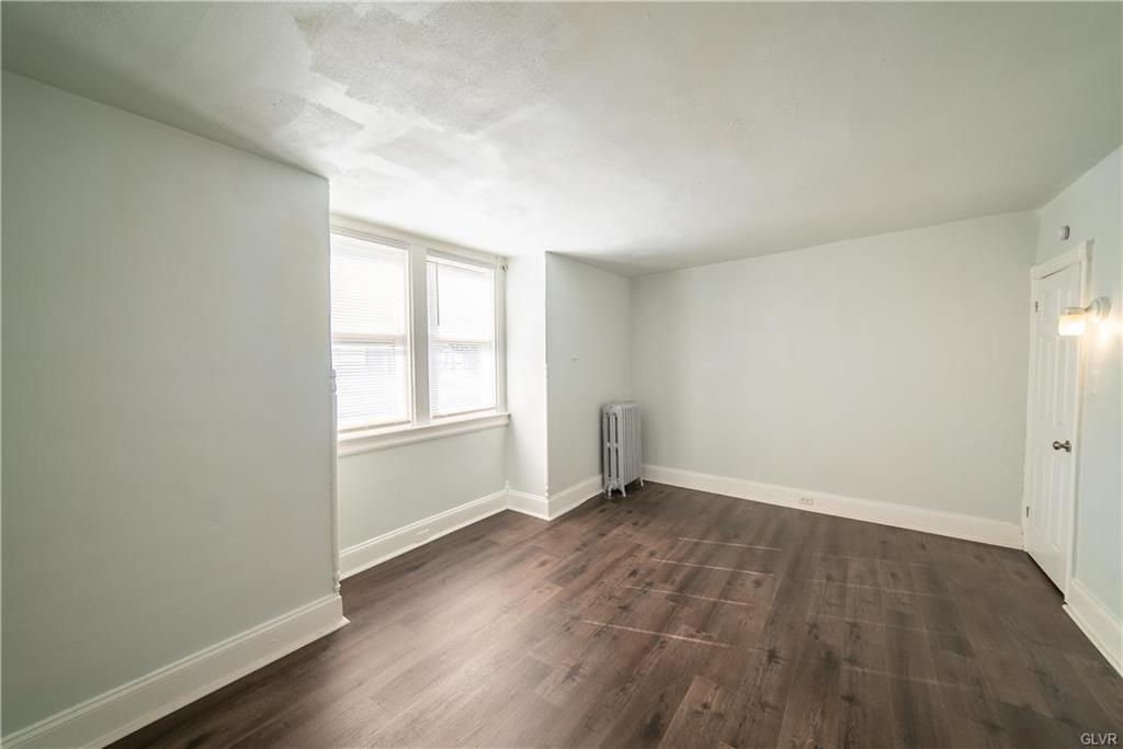 Allentown City, Pennsylvania 18102, United States, 5 Bedrooms Bedrooms, ,2 BathroomsBathrooms,Residential,Pending,86900