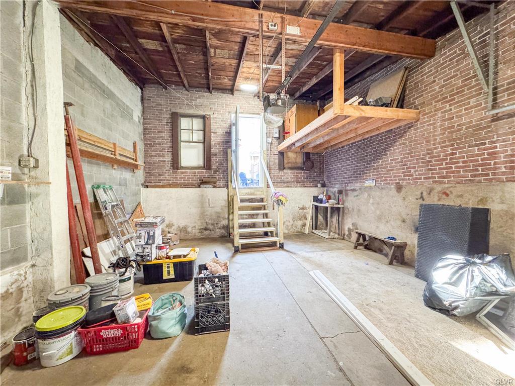 Allentown City, Pennsylvania 18102, United States, 5 Bedrooms Bedrooms, ,2 BathroomsBathrooms,Residential,Pending,86900