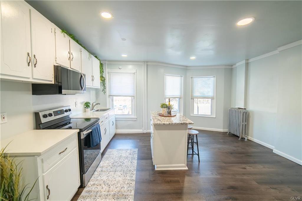 Allentown City, Pennsylvania 18102, United States, 5 Bedrooms Bedrooms, ,2 BathroomsBathrooms,Residential,Pending,86900